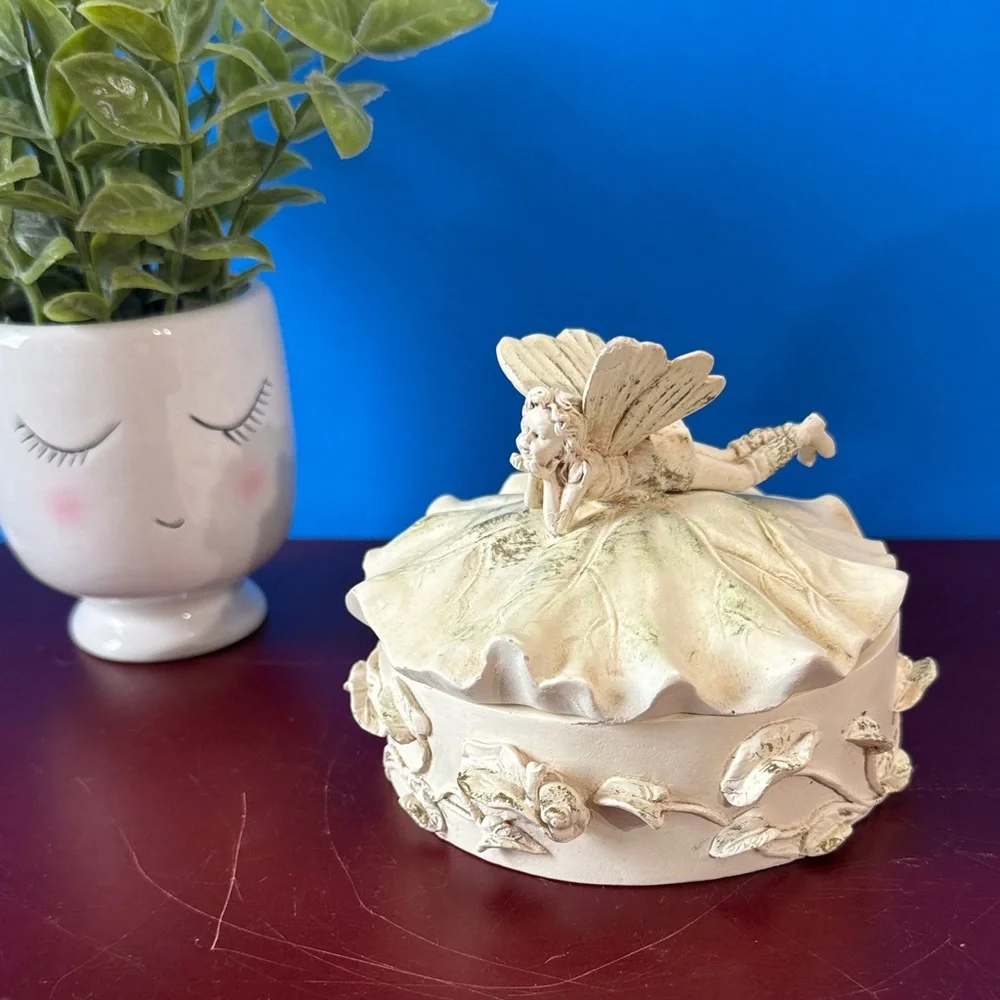 Vintage 1980 Avon Lily Fairy Daydreaming trinket or keepsake box.